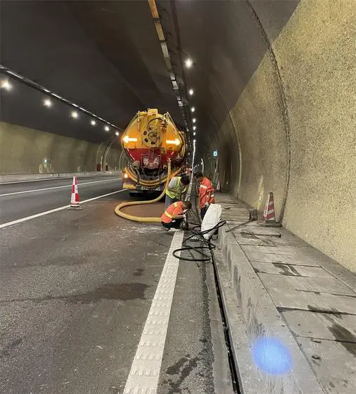 六盘水隧道排水渠清淤